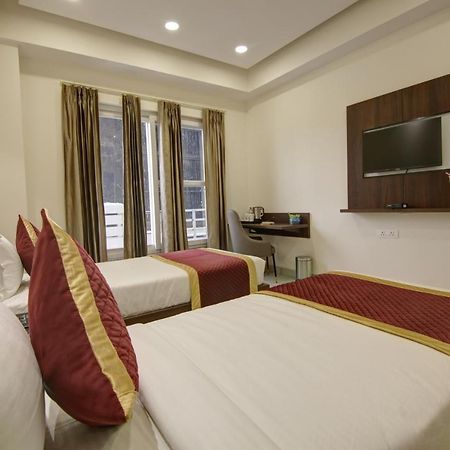 Hotel La Mirage Noida Ngoại thất bức ảnh