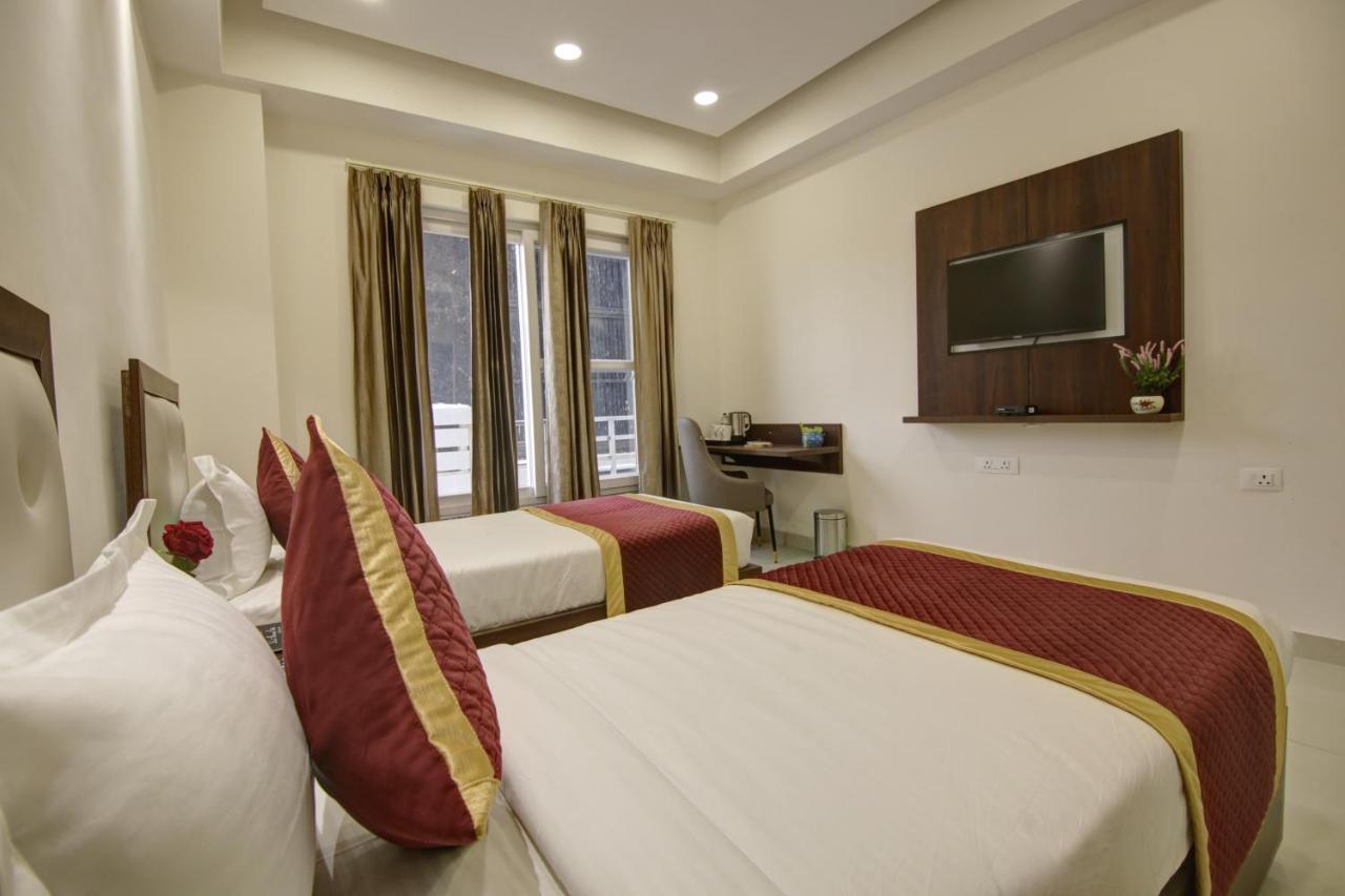 Hotel La Mirage Noida Ngoại thất bức ảnh