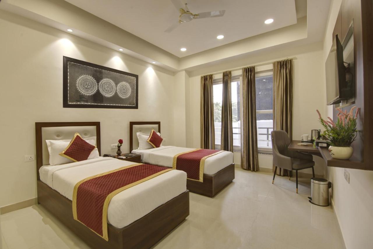 Hotel La Mirage Noida Ngoại thất bức ảnh