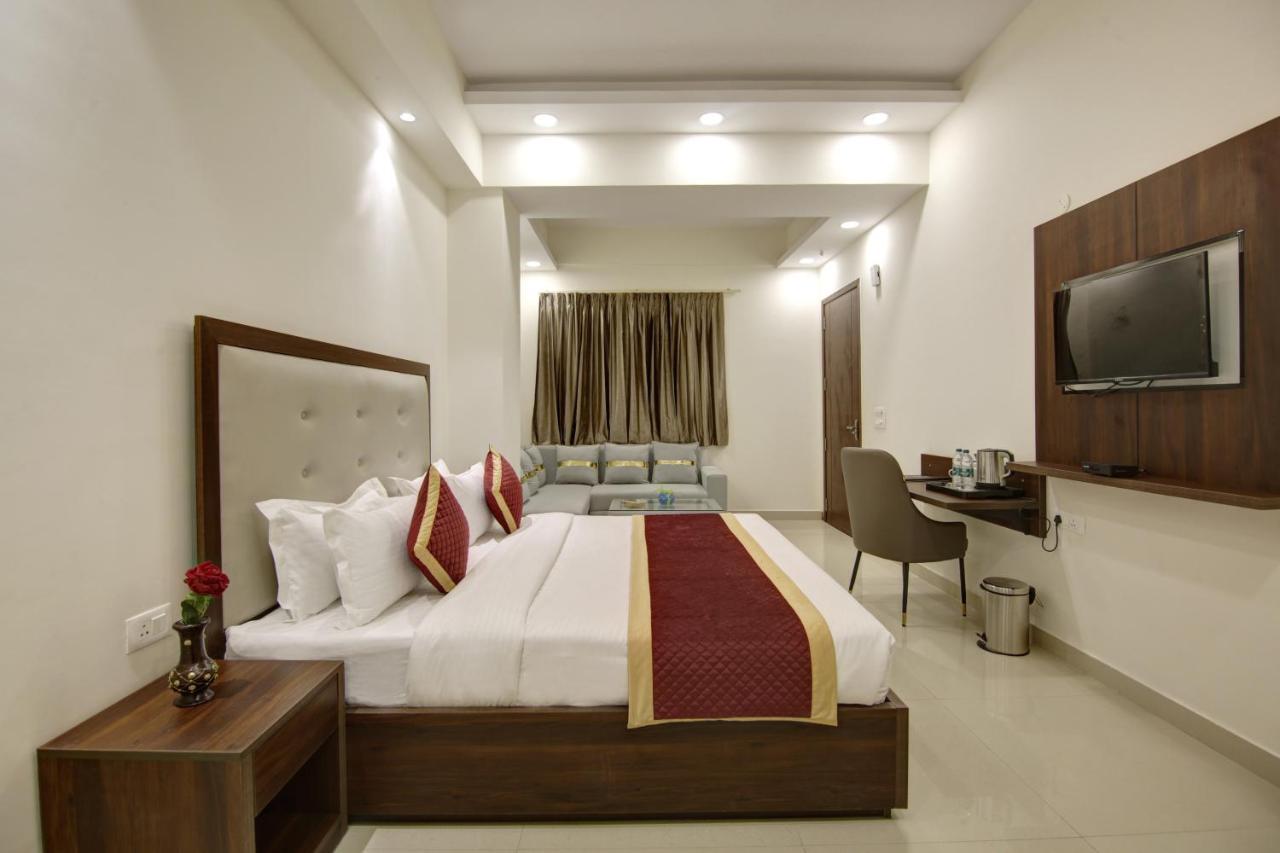 Hotel La Mirage Noida Ngoại thất bức ảnh