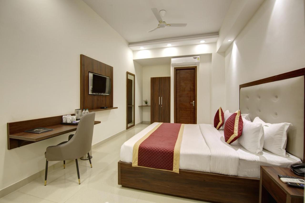 Hotel La Mirage Noida Ngoại thất bức ảnh