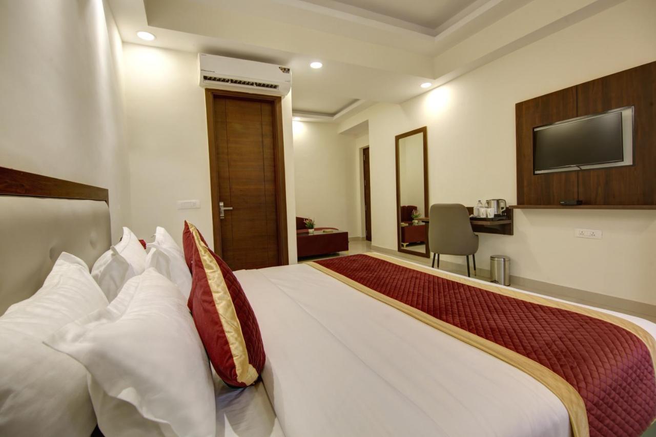 Hotel La Mirage Noida Ngoại thất bức ảnh